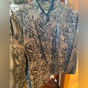 Stunning black and silver blazer, with subtle shimmer detail